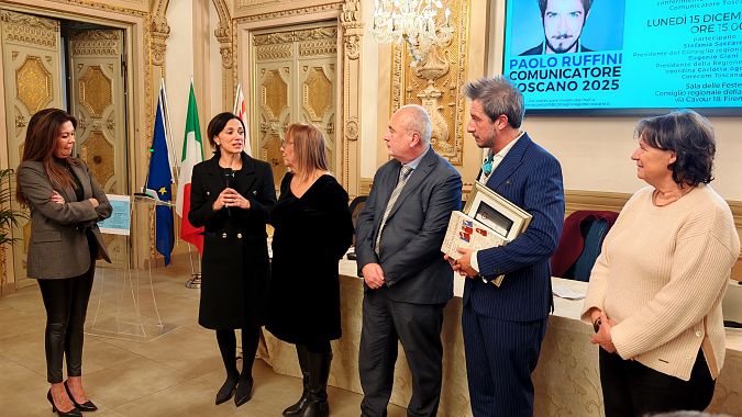 La consegna del riconoscimento. L'intervento dell'assessora Manetti